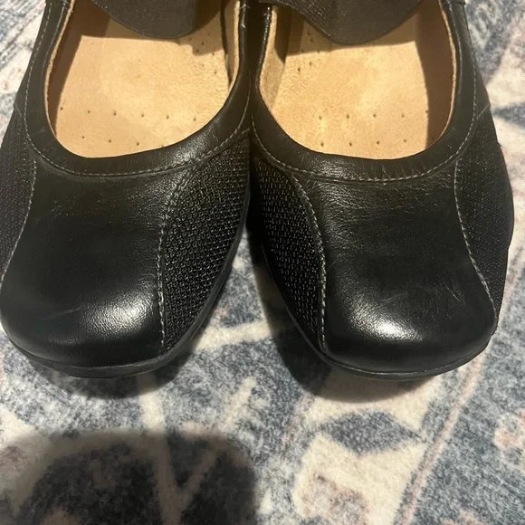 Naturalizer Black Leather Loafers with Elastic Band - Picture 6 of 16